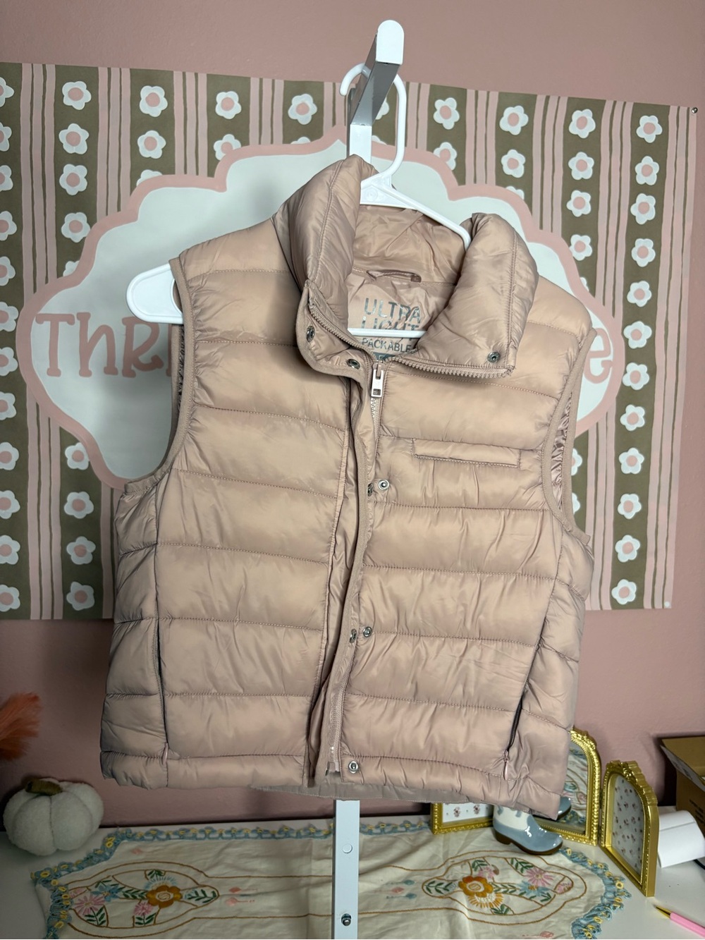 Woman’s love tree puffer vest light pink